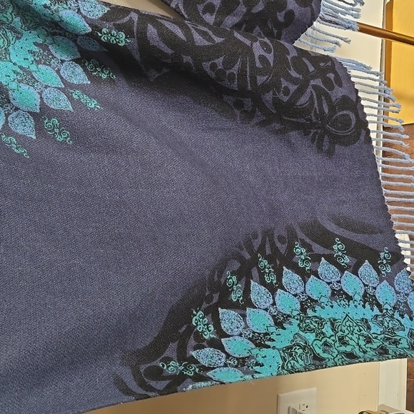 Chico’s Blue & Teal Patterned Poncho Shawl One Size- Cottagecore Coastal Grandma - Picture 3 of 6